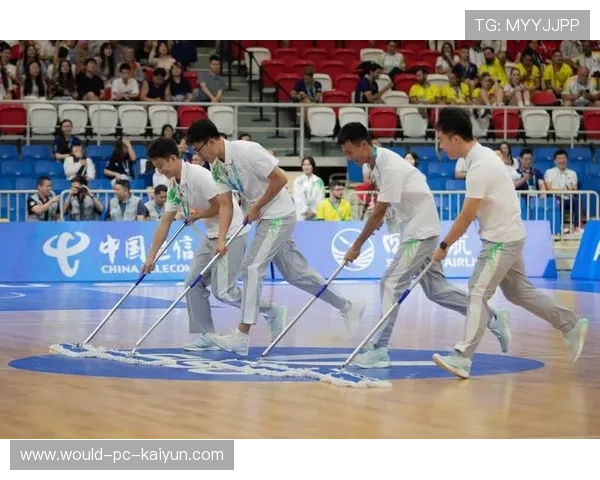 “2025世界运动会东安湖赛场：铁人三项选手展现无与伦比的韧性”